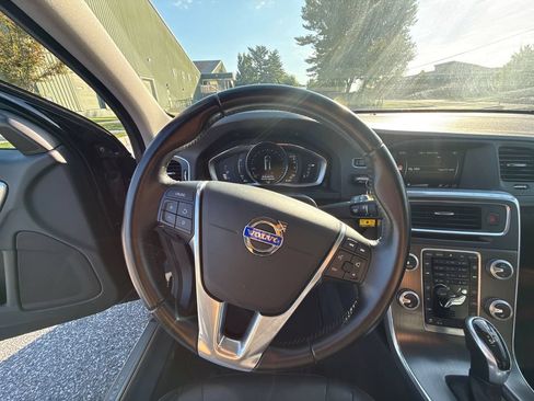 Used 2016 Volvo V60 T5 Cross Country w/ Convenience Package AWD/4WD image 18