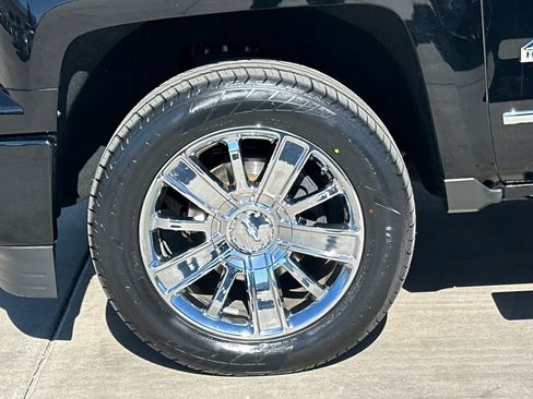 Used 2015 Chevrolet Silverado 1500 High Country w/ High Country Premium Package AWD/4WD image 32