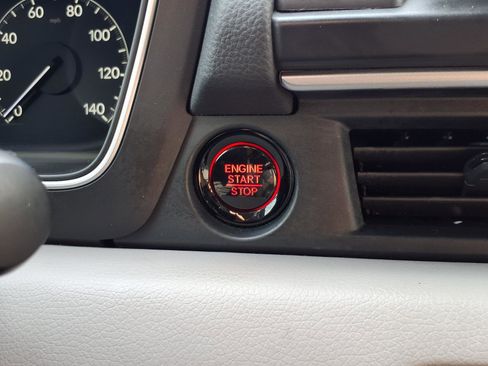 Used 2023 Honda Pilot EX-L image 11