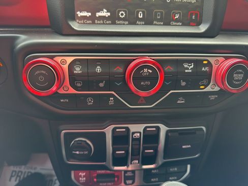 Used 2023 Jeep Gladiator Rubicon w/ LED Lighting Group AWD/4WD image 34
