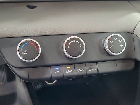 Used 2025 Hyundai Elantra SE FWD image 30