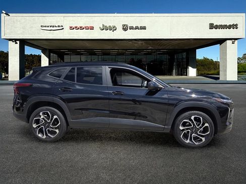 Used 2025 Chevrolet Trax RS w/ Driver Confidence Package FWD image 8