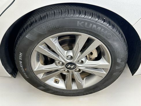 Used 2018 Hyundai Elantra SEL image 11