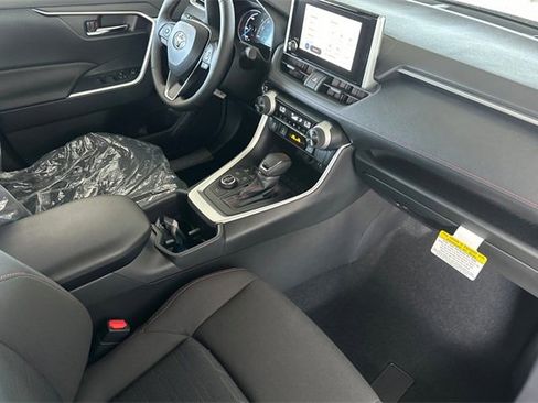 Used 2025 Toyota RAV4 SE image 14