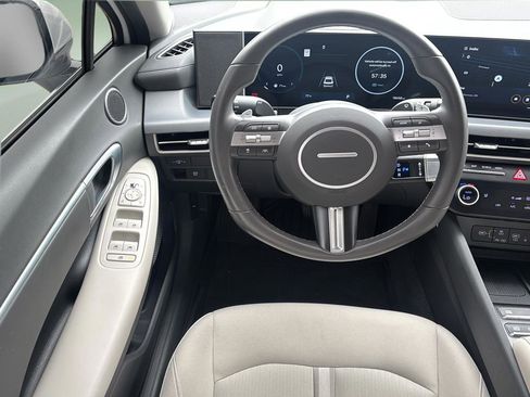 Used 2025 Hyundai Sonata SEL FWD image 17