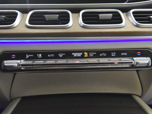 Used 2021 Mercedes-Benz GLS 450 4MATIC image 25