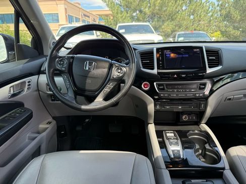 Used 2017 Honda Pilot Touring image 28