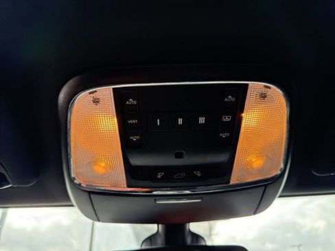 Used 2018 Jeep Grand Cherokee Limited image 28