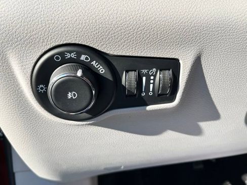 Used 2022 Jeep Compass Latitude w/ Sun and Sound Group image 28