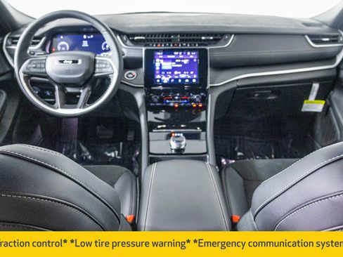 New 2025 Jeep Grand Cherokee Altitude image 4