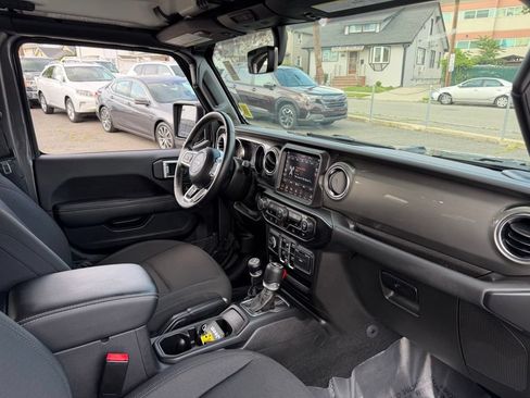 Used 2021 Jeep Wrangler Unlimited Sahara w/ Uconnect 4C Nav & Sound Group AWD/4WD image 12