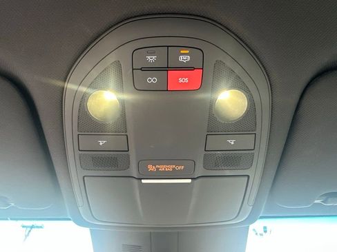 Used 2025 Genesis G70 2.5T image 26