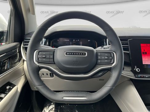 Used 2022 Jeep Wagoneer Series III w/ Flexible Seating Group AWD/4WD image 12