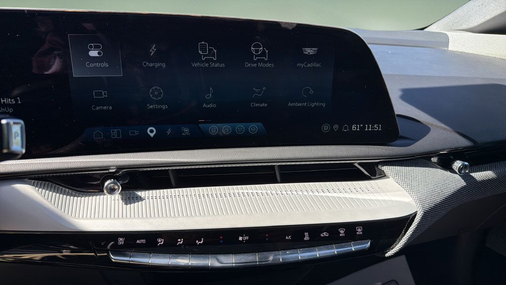 Certified 2025 Cadillac Optiq Luxury 2 w/ LPO, Floor Liner Package AWD/4WD image 37