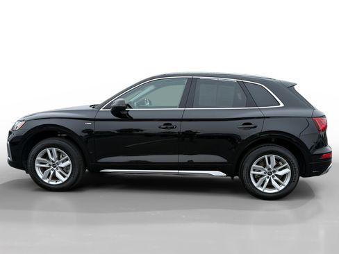 Used 2023 Audi Q5 2.0T Premium w/ Convenience Package image 2