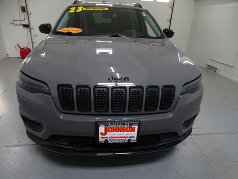 Certified 2023 Jeep Cherokee Altitude Lux w/ Lux Elite Package AWD/4WD image 26
