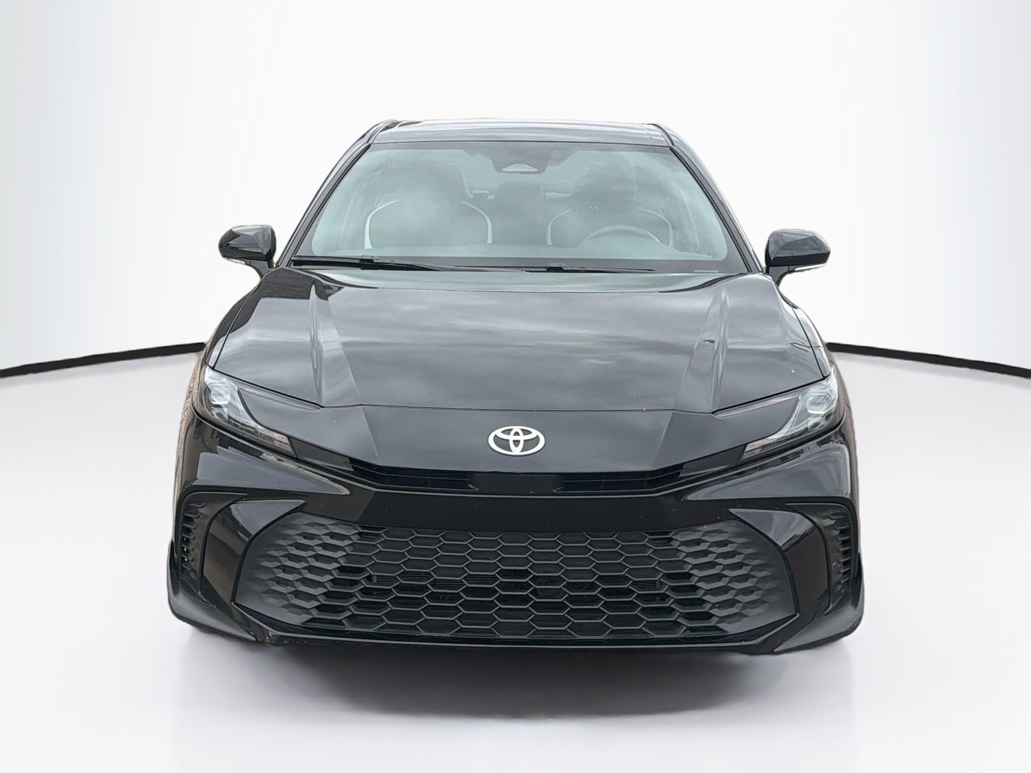 Used 2025 Toyota Camry SE FWD image 2