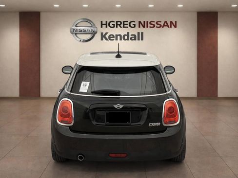 Used 2017 MINI Cooper 4-Door Hardtop FWD image 8