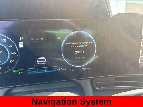 Used 2025 Hyundai Elantra SEL image 8