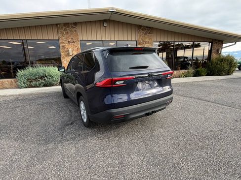 Used 2024 Toyota Grand Highlander AWD image 3