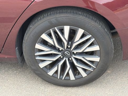 Used 2025 Nissan Altima 2.5 SV FWD image 19