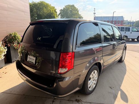 Used 2017 Dodge Grand Caravan SE FWD image 7
