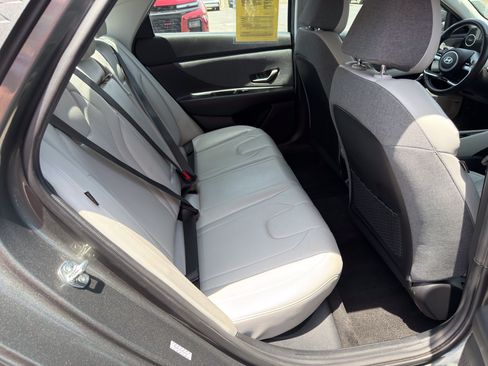 Used 2024 Hyundai Elantra Limited FWD image 12