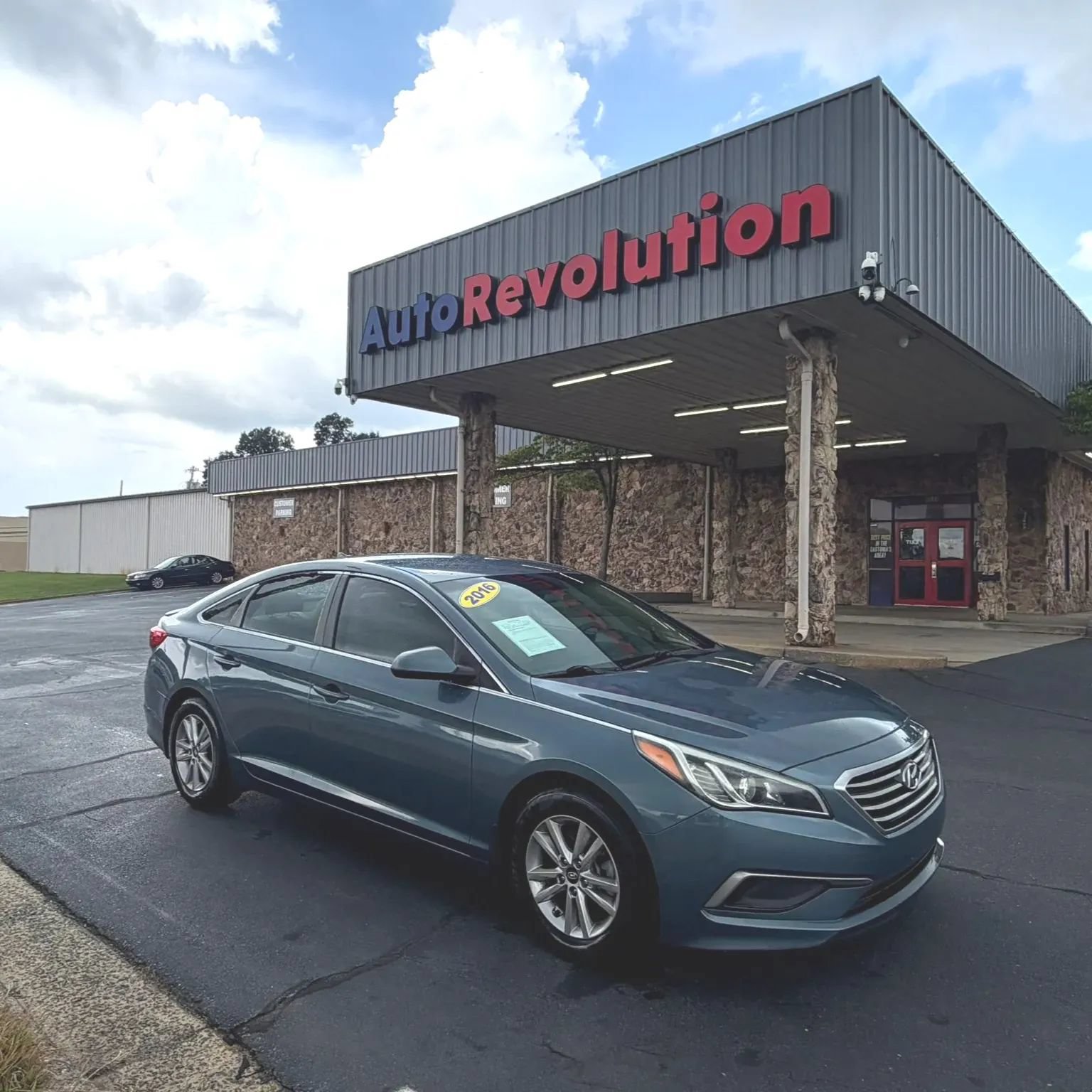 Used 2016 Hyundai Sonata SE FWD image 1