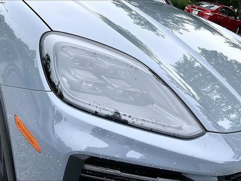 Used 2024 Porsche Cayenne Turbo GT AWD/4WD image 34