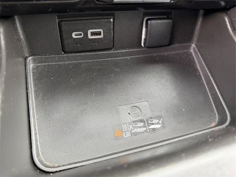 Used 2023 Chevrolet Suburban Premier image 22