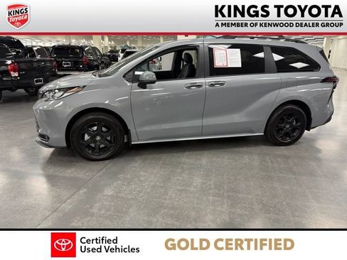 Used 2025 Toyota Sienna XLE Woodland Edition AWD/4WD image 5