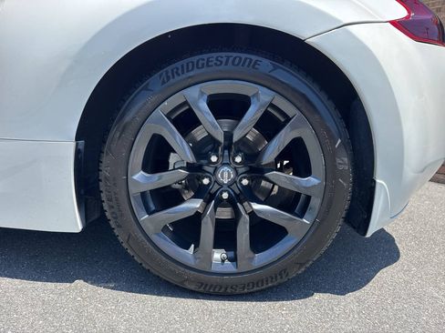 Used 2015 Nissan 370Z Touring RWD image 25
