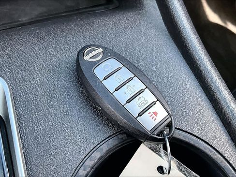 Used 2025 Nissan Altima 2.5 SV FWD image 15