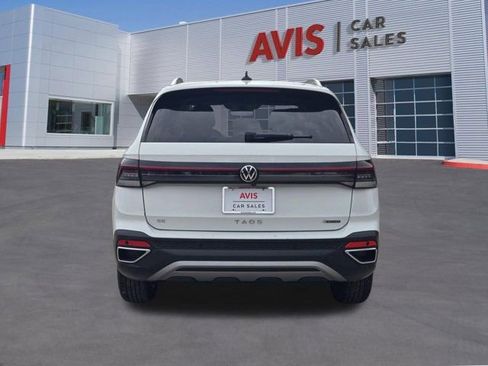 Used 2025 Volkswagen Taos SE AWD/4WD image 9