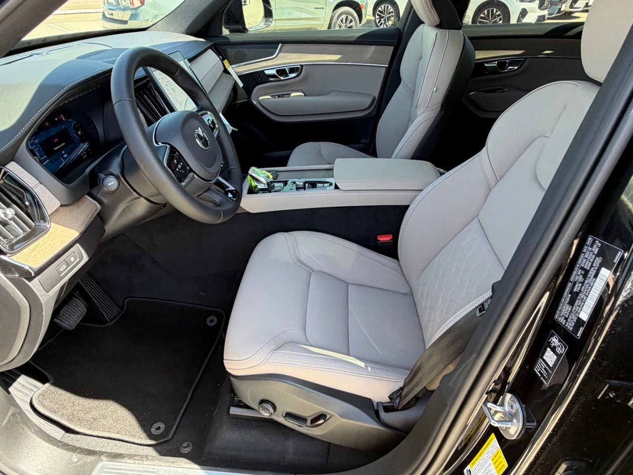 New 2026 Volvo XC90 T8 Plus w/ Protection Package Premier AWD/4WD image 16