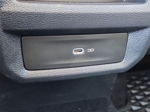 Certified 2025 Volkswagen Taos SE image 21