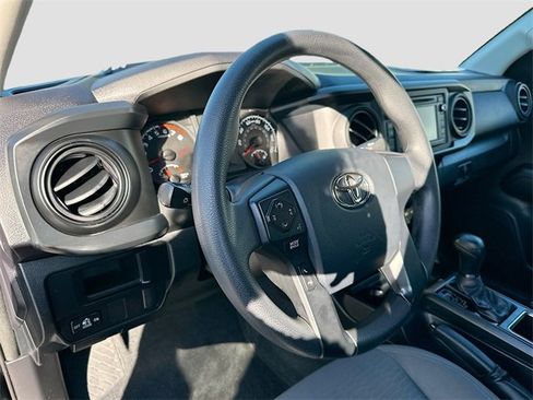 Used 2016 Toyota Tacoma SR image 9