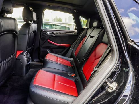 Used 2021 Porsche Macan S AWD/4WD image 39