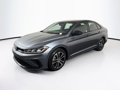 Used 2025 Volkswagen Jetta Sport FWD image 3