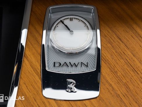 Used 2019 Rolls-Royce Dawn RWD image 30
