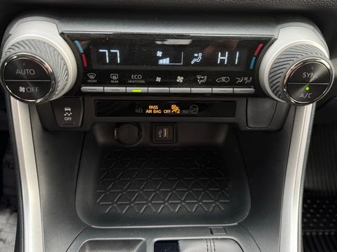 Used 2025 Toyota RAV4 LE image 28