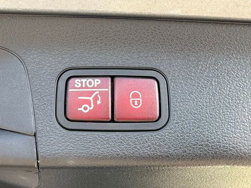 Used 2025 Mercedes-Benz GLS 450 4MATIC image 21