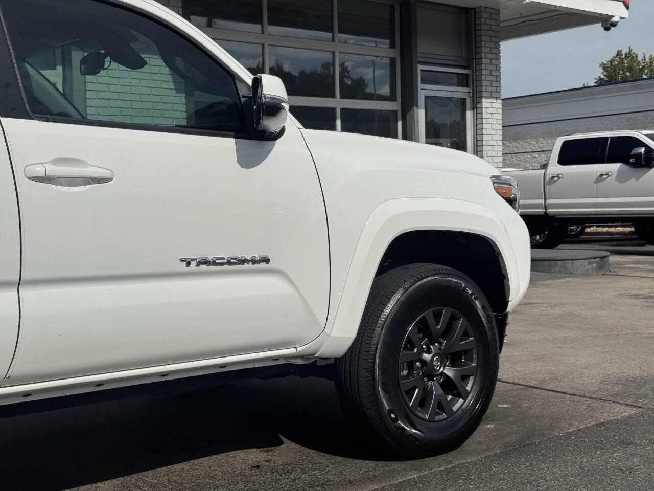 Used 2022 Toyota Tacoma SR5 w/ Technology Package RWD image 9