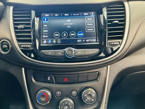 Used 2019 Chevrolet Trax LT w/ LT Convenience Package image 22