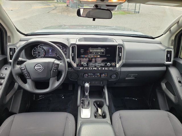 Used 2025 Nissan Frontier SV w/ SV Convenience Package RWD image 9