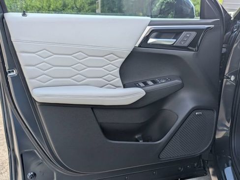 New 2026 Mitsubishi Outlander SEL FWD image 10
