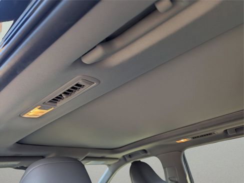 Used 2024 Toyota Highlander Platinum image 17