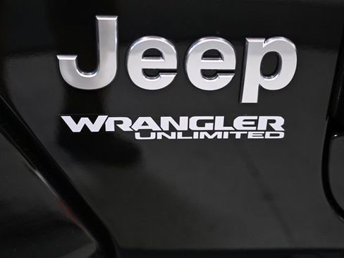 Used 2020 Jeep Wrangler Unlimited Sahara image 9