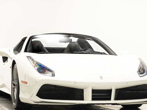 Used 2017 Ferrari 488 Spider image 3