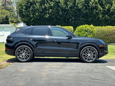 Certified 2026 Porsche Cayenne AWD/4WD image 9